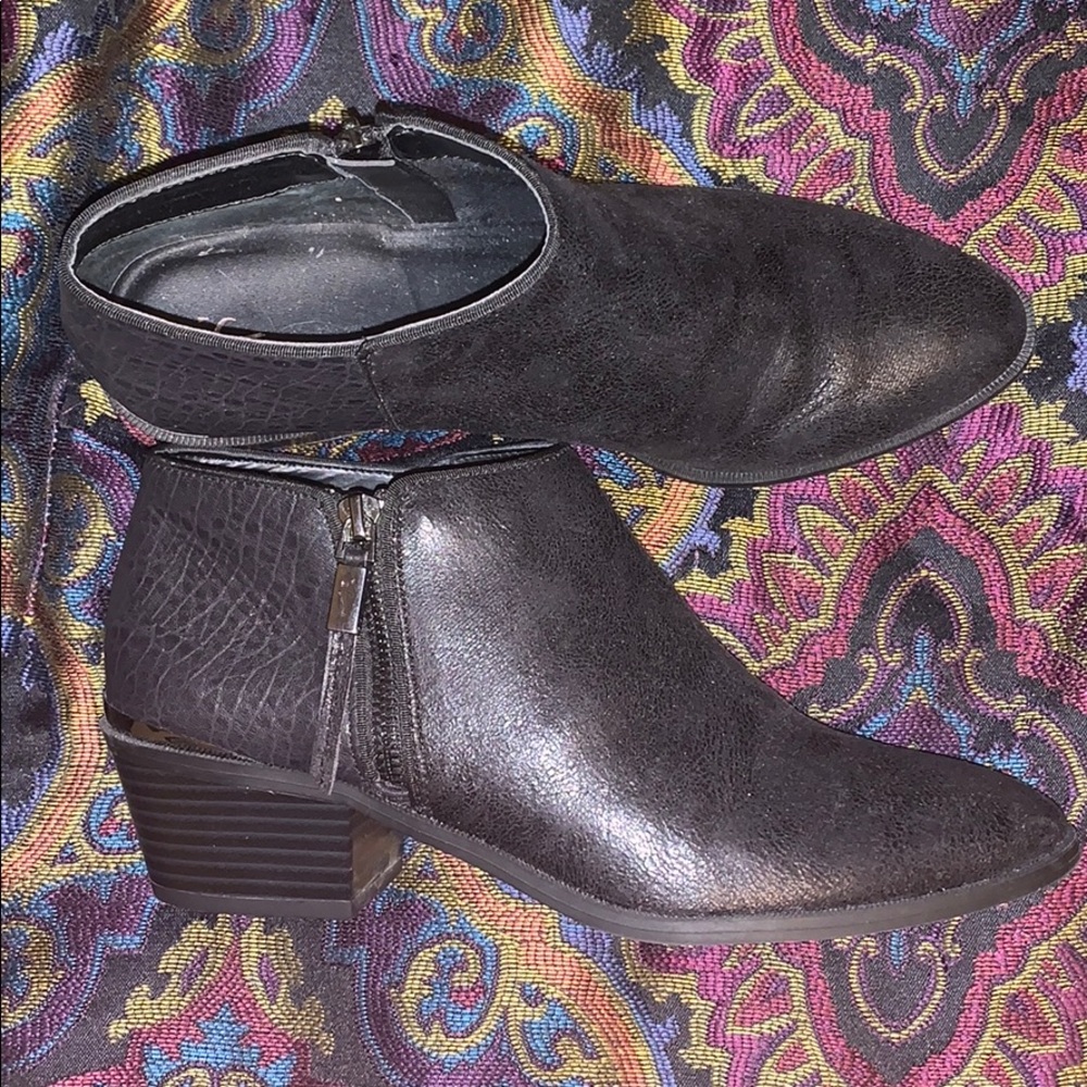 Simply Vera Vera Wang Black Zip Booties - Sz 9